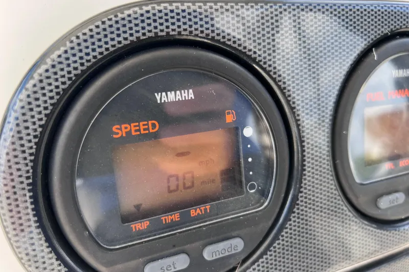 Slide: The Image of Yamaha speedometer on 2005 Century 3200 Walk-Around boat dashboard, showing 0 mph. - 33