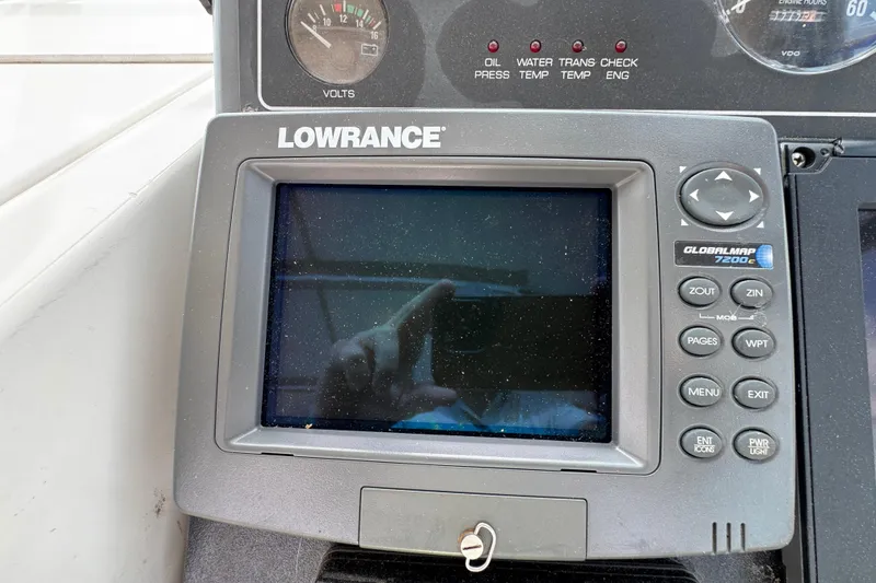 Slide: The Image of Lowrance GlobalMap 7200C on 1999 Tiara Yachts 2900 Open dashboard. - 19