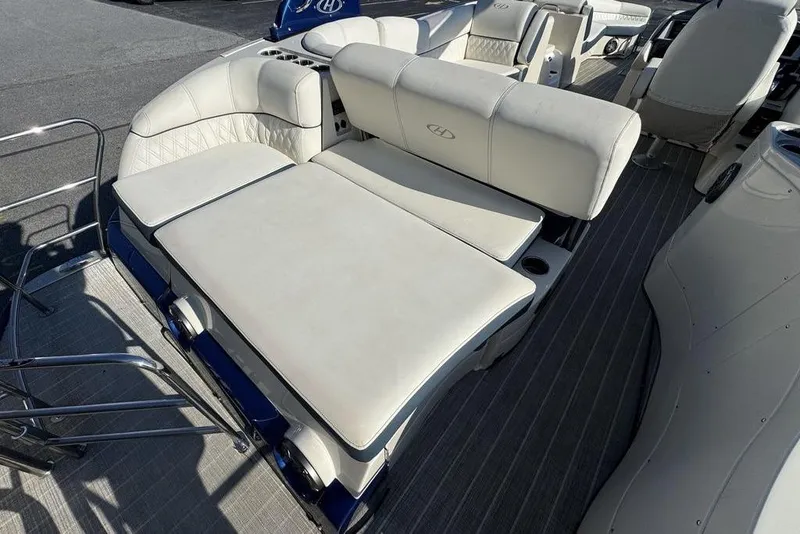 Slide: The Image of Luxurious seating on 2021 Harris Crowne SL 270 Twin Engine boat. - 23