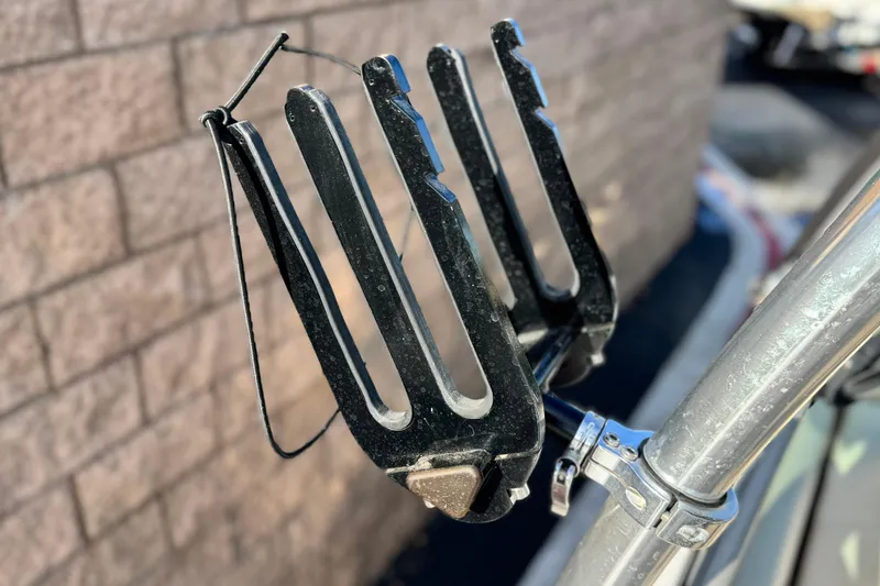 Slide: The Image of Close-up of a 2002 MasterCraft MariStar 230 VRS boat's wakeboard rack. - 19