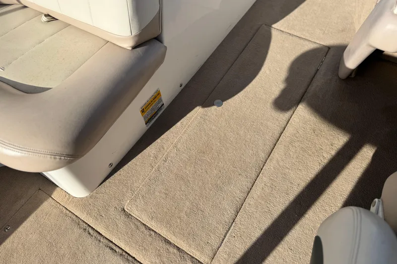 Slide: The Image of 2002 MasterCraft MariStar 230 VRS interior with beige seating and carpeted flooring. - 25