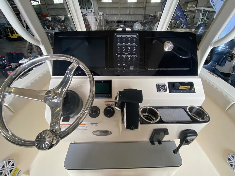 Slide: The Image of Scout 240 XSF 2026 - 4