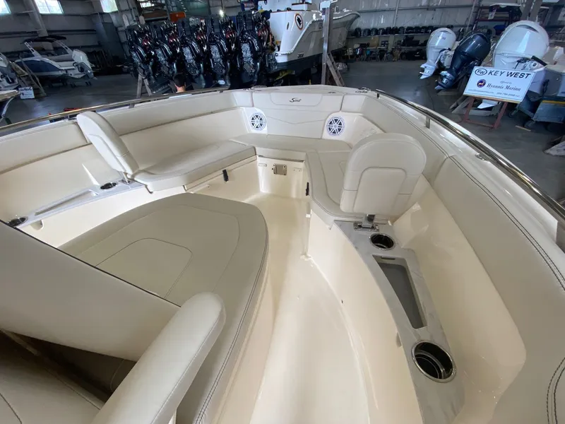 Slide: The Image of Scout 240 XSF 2026 - 9