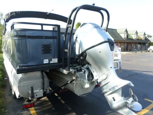 Slide: The Image of Angler 8522 Family Fish Pro 2022 - 8