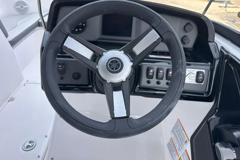 Slide: The Image of Steering wheel and dashboard of 2025 Yamaha Boats SX190. - 9