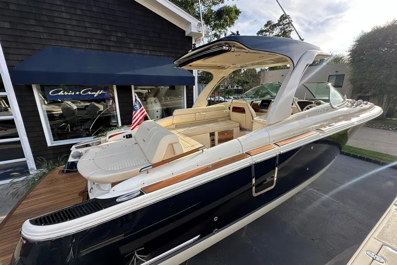 The Image of 2025 Chris-Craft Launch 31 GT boat with elegant design, docked near showroom. - 0