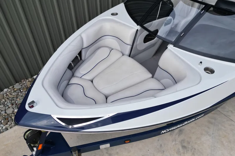Slide: The Image of 2009 Malibu Wakesetter VTX boat with white cushioned seating and sleek design. - 5