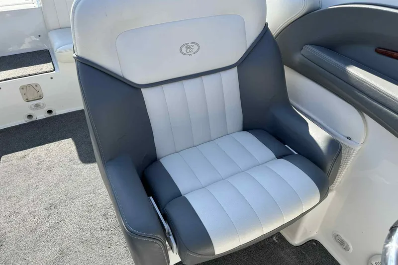 Slide: The Image of Cobalt 262 boat seat, 2005 model, featuring gray and white upholstery. - 3
