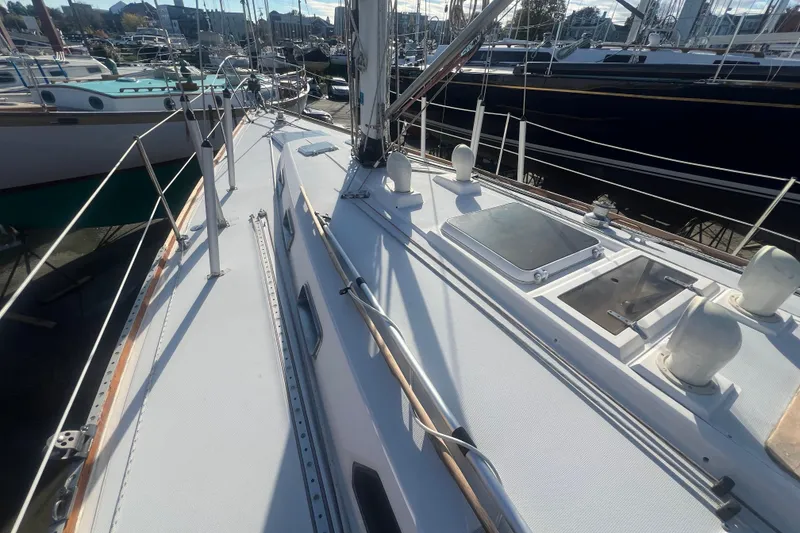 Slide: The Image of 1987 Sabre 42 K/CB sailboat deck view in marina setting. - 30