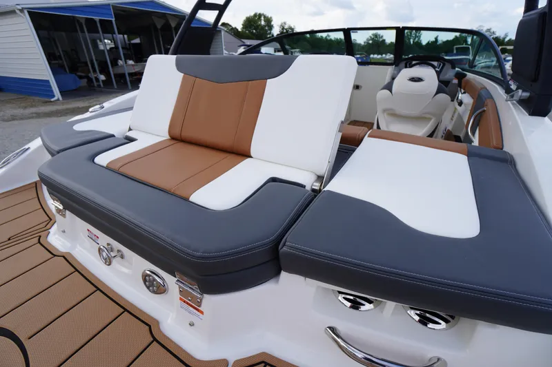 Slide: The Image of 2026 Chaparral 21 SSi boat interior with stylish seating and modern design. - 32