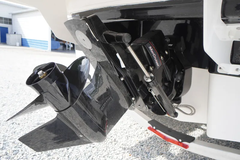 Slide: The Image of 2026 Chaparral 21 SSi boat with MerCruiser outdrive, detailed view. - 41