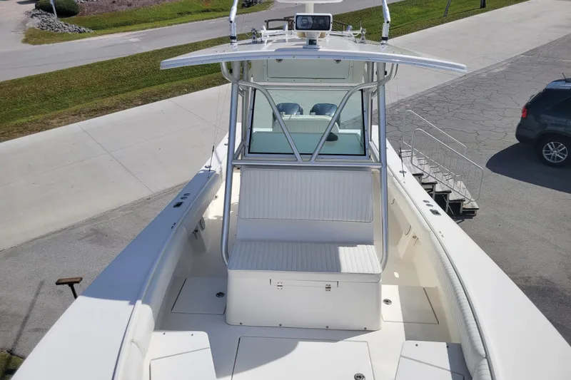 Slide: The Image of 2006 Regulator 29 Forward Seating boat with white upholstery and spacious deck. - 6