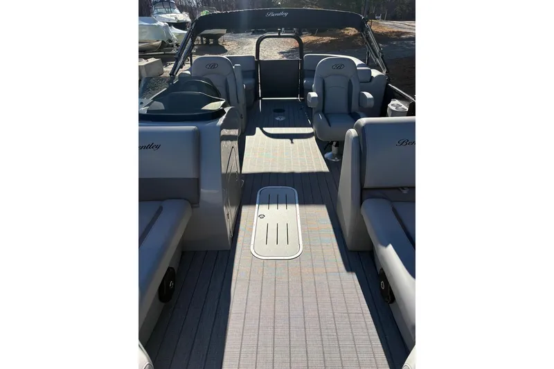 Slide: The Image of 2026 Bentley Pontoons 223 NAVIGATOR interior with spacious seating and modern design. - 6