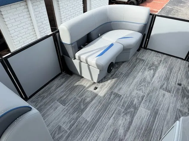 Slide: The Image of Bentley Pontoons Bolt 2026 - 12