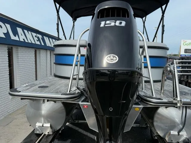 Slide: The Image of Bentley Pontoons Bolt 2026 - 18