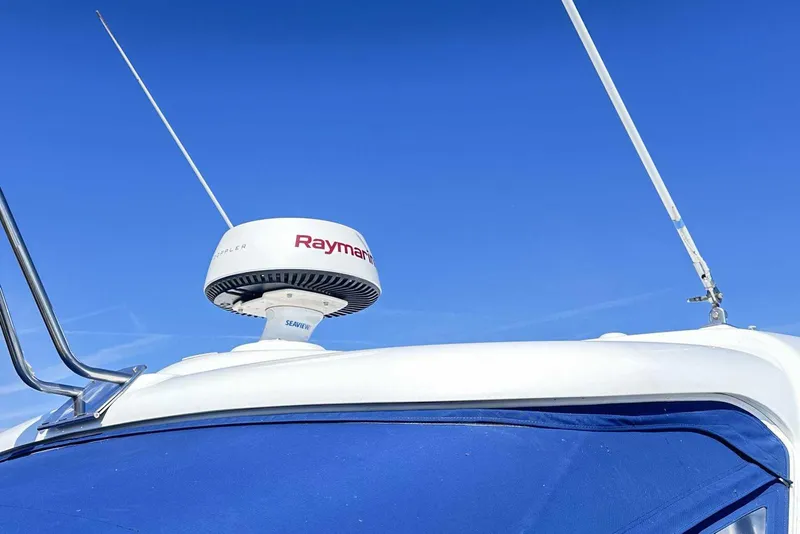 Slide: The Image of Radar equipment on a 2007 Formula 40 Performance Cruiser against a clear blue sky. - 5