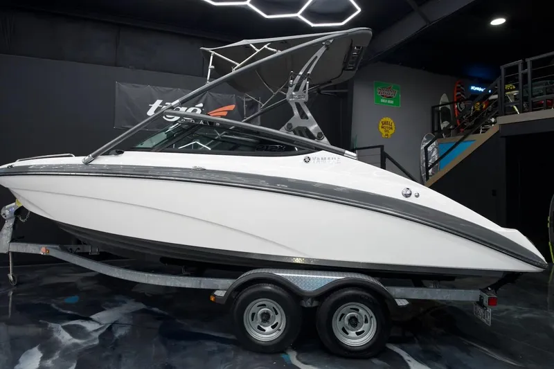 Slide: The Image of 2015 Yamaha Boats 212X on trailer in showroom, side view. - 3