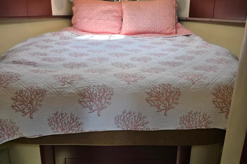 Slide: The Image of Cozy bed with coral-patterned quilt in 2007 Sea Ray 40 Sundancer cabin. - 21