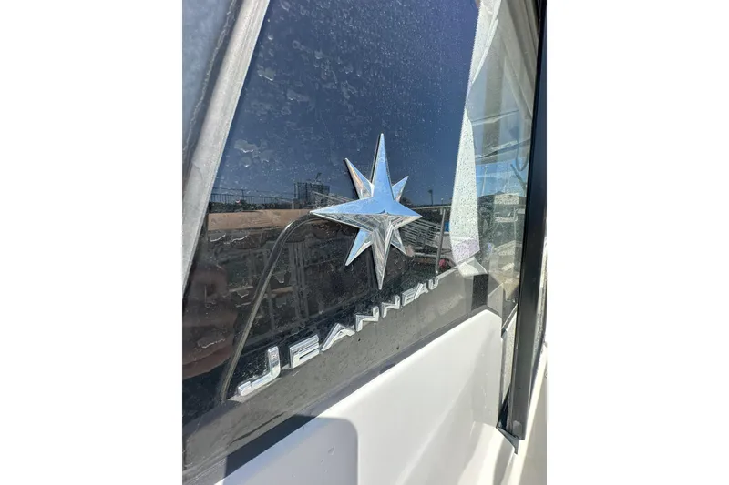 Slide: The Image of 2021 Jeanneau NC895 boat logo on window with star emblem. - 41
