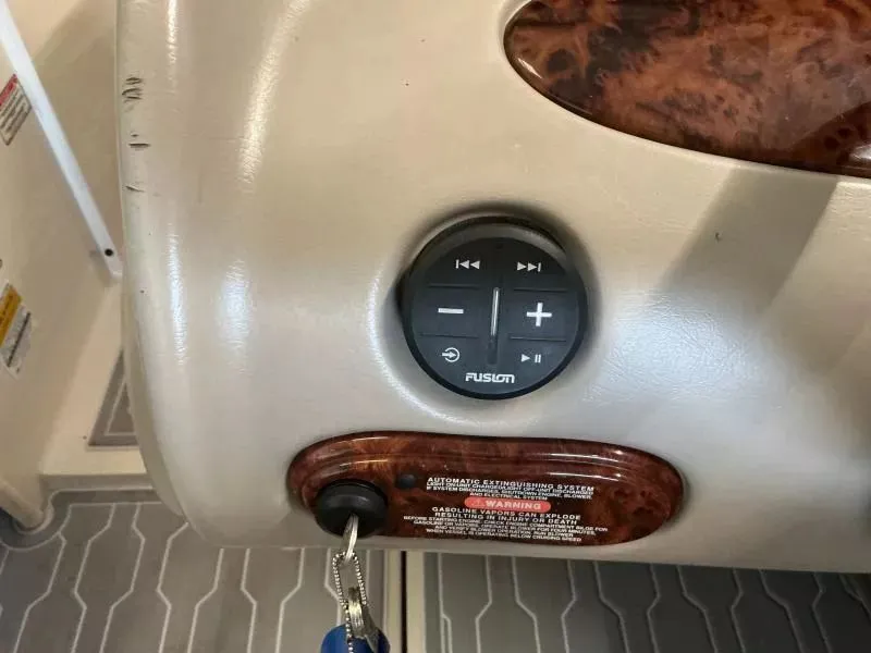 Slide: The Image of Sea Ray 220 Bow Rider 2003 - 18