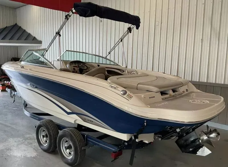 Slide: The Image of Sea Ray 220 Bow Rider 2003 - 7