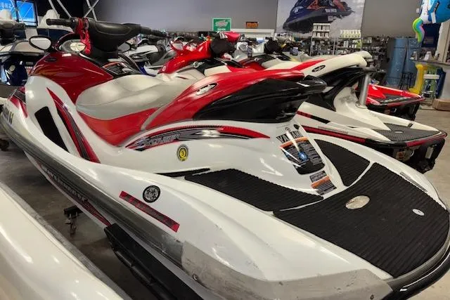 Slide: The Image of 2002 Yamaha WaveRunner FX Cruiser in showroom, red and white design, side view. - 6