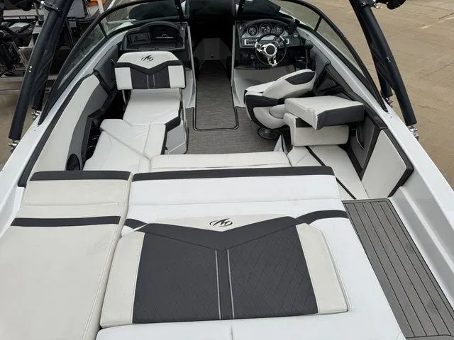 Slide: The Image of Monterey 238SS Super Sport 2019 - 17