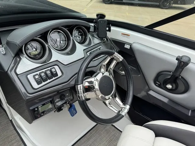 Slide: The Image of Monterey 238SS Super Sport 2019 - 9