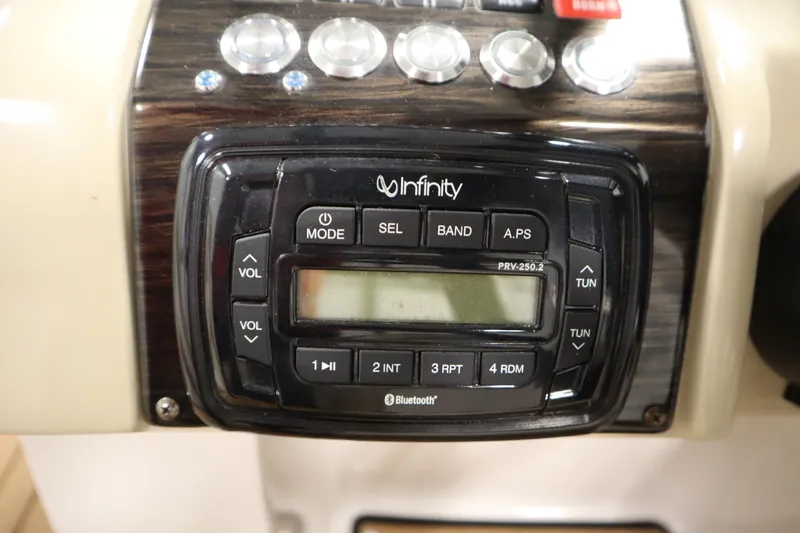 Slide: The Image of Infinity audio system on 2017 Starcraft 221 STARSTEP boat dashboard. - 28