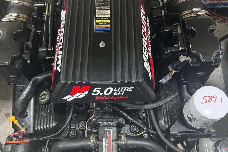 Slide: The Image of Engine of 2000 Rinker 212 Captiva Bowrider with Mercury 5.0 Litre EFI. - 20