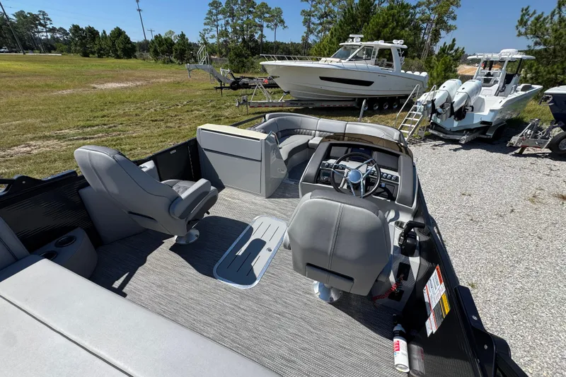 Slide: The Image of 2021 Bennington 25 RTSB pontoon boat interior with steering console and seating. - 29