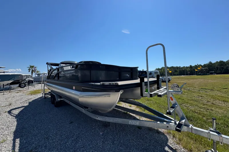 Slide: The Image of 2021 Bennington 25 RTSB pontoon boat on trailer under clear blue sky. - 3
