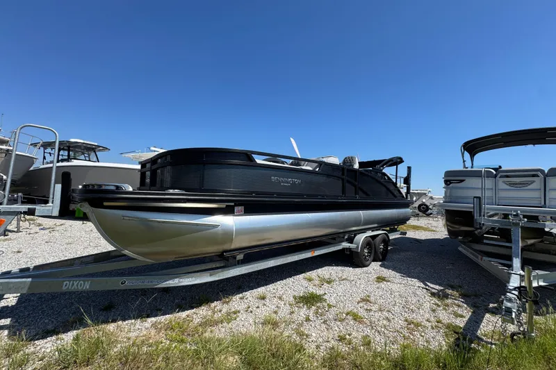 Slide: The Image of 2021 Bennington 25 RTSB pontoon boat on trailer under clear blue sky. - 7