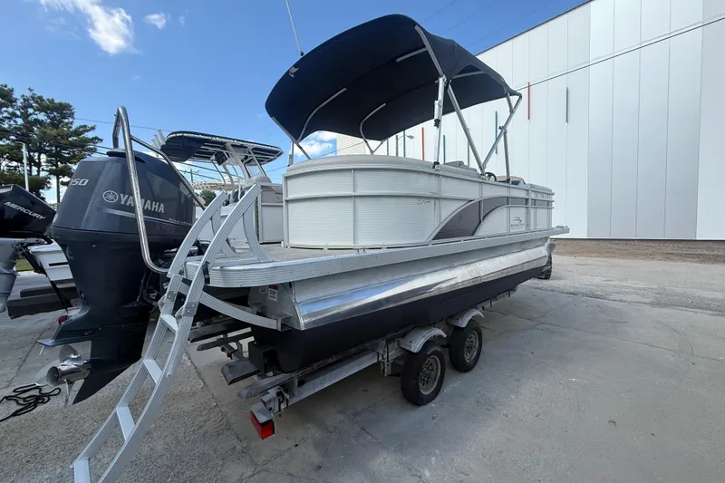 Slide: The Image of 2016 Bennington 22 SSRX pontoon boat with Yamaha engine on trailer. - 23