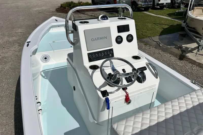 Slide: The Image of 2025 Dragonfly Boatworks Spanish Wells 21 console with Garmin navigation system. - 15