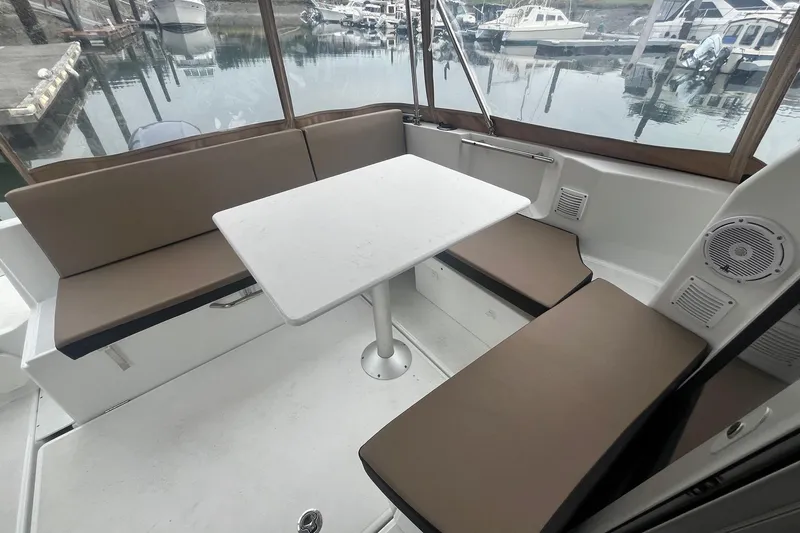 Slide: The Image of Jeanneau Merry Fisher - Cockpit - 11