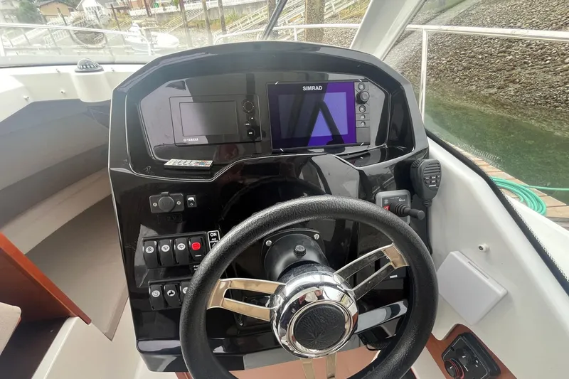 Slide: The Image of Jeanneau Merry Fisher - Helm - 9