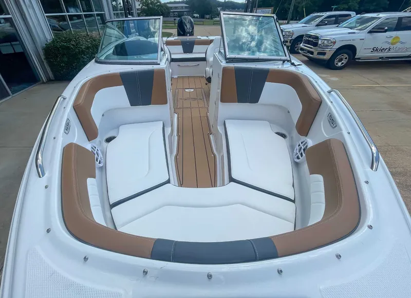 Slide: The Image of Chaparral 23 SSi OB 2025 - 12