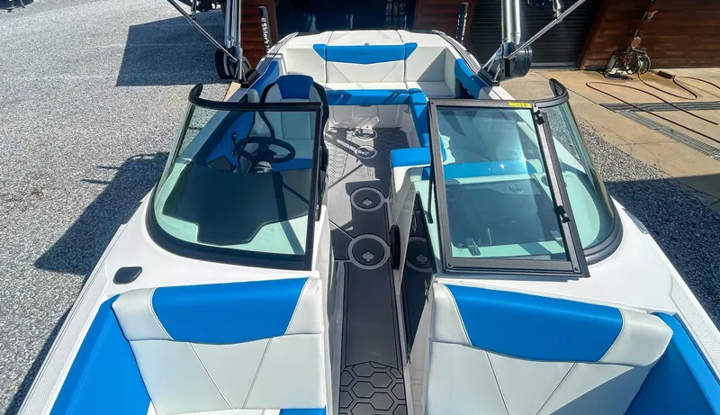 Slide: The Image of MasterCraft NXT20 2024 - 11