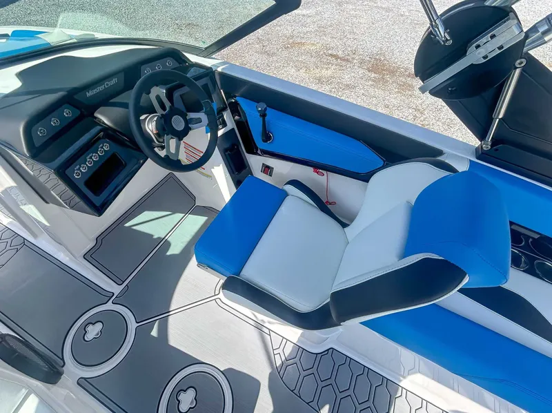 Slide: The Image of MasterCraft NXT20 2024 - 13