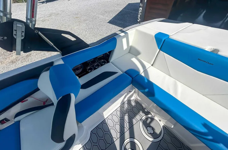 Slide: The Image of MasterCraft NXT20 2024 - 14