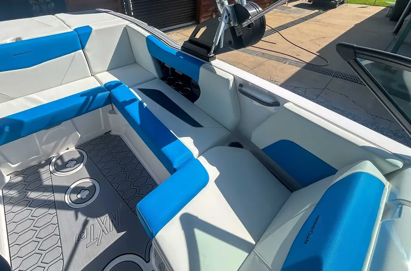 Slide: The Image of MasterCraft NXT20 2024 - 15