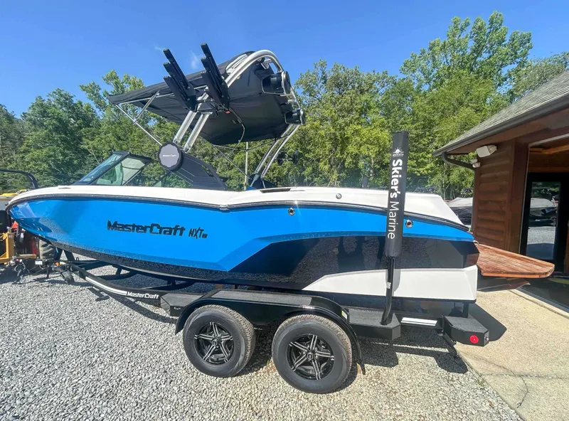 Slide: The Image of MasterCraft NXT20 2024 - 8