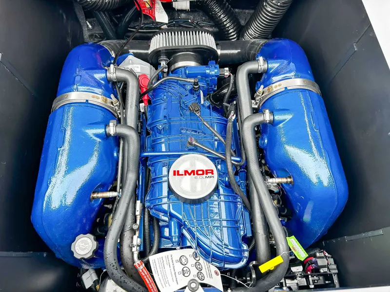 Slide: The Image of MasterCraft XT25 2024 - 20