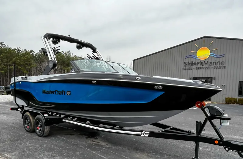 Slide: The Image of MasterCraft XT25 2024 - 5