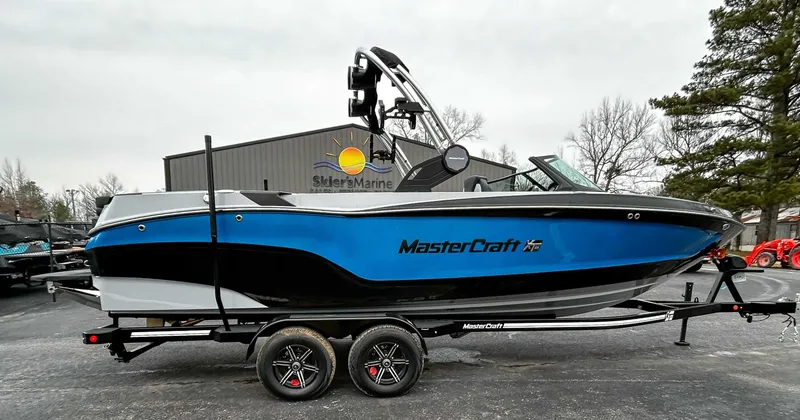 Slide: The Image of MasterCraft XT25 2024 - 6