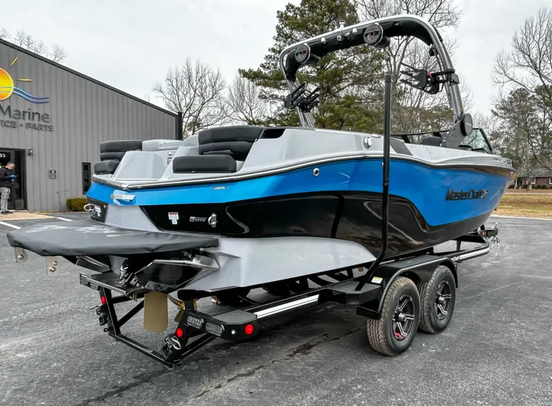 Slide: The Image of MasterCraft XT25 2024 - 7