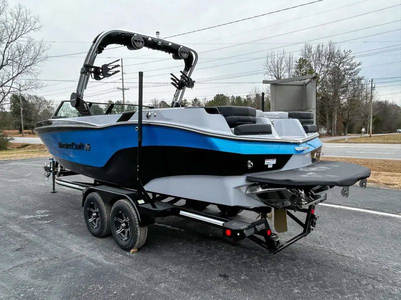 Slide: The Image of MasterCraft XT25 2024 - 8