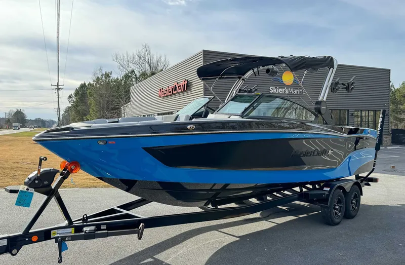 Slide: The Image of MasterCraft XT25 2024 - 3