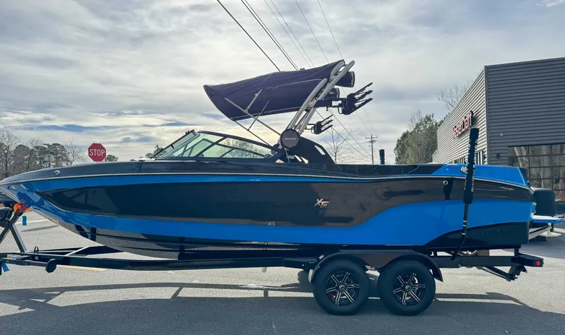 Slide: The Image of MasterCraft XT25 2024 - 4